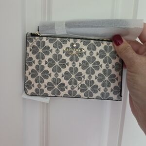 NWT Kate Spade Lucy Spade  Flower Small L Zip Wristlet 6" x 4"
